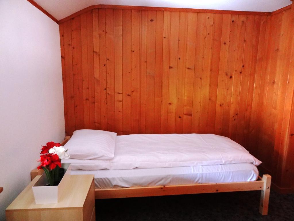 Base Cafe Daire Lauterbrunnen Dış mekan fotoğraf